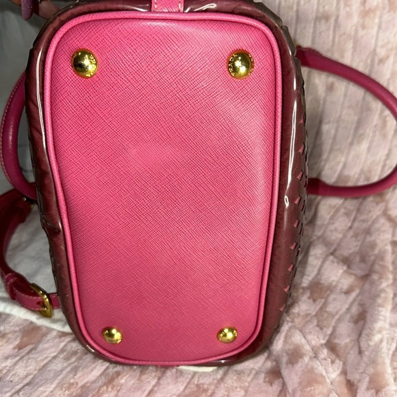 🩷PRADA SAFFIANO ENAMEL 2 WAY TOTE W/COA and DUST BAG - Picture 3 of 6